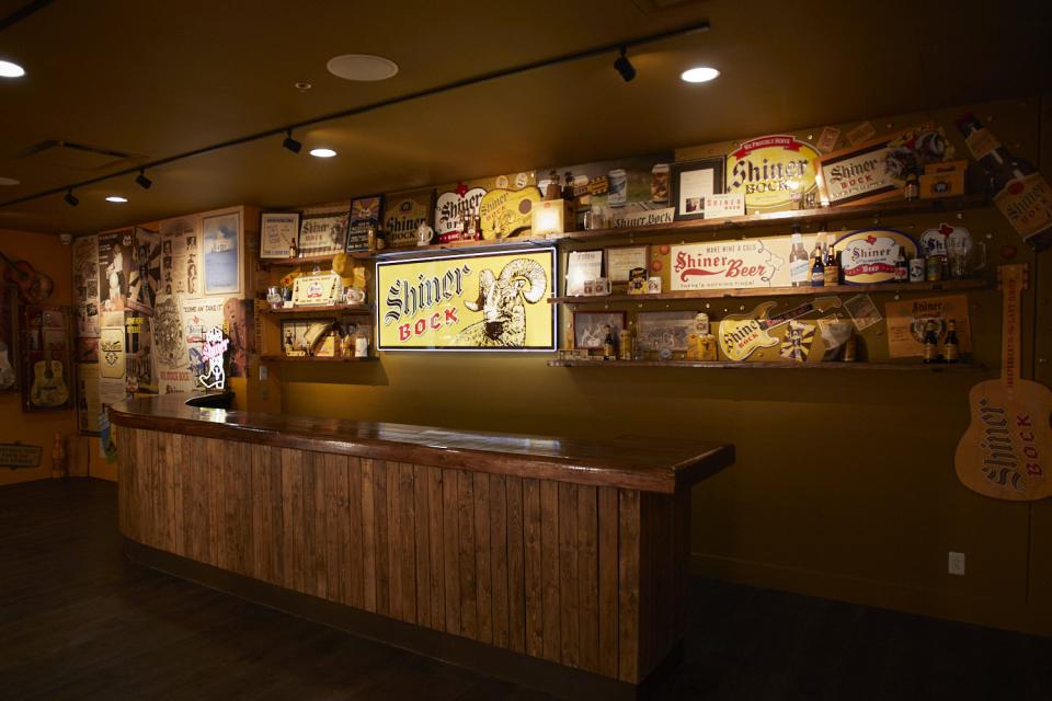 Shiner brewery guest experience tour bar